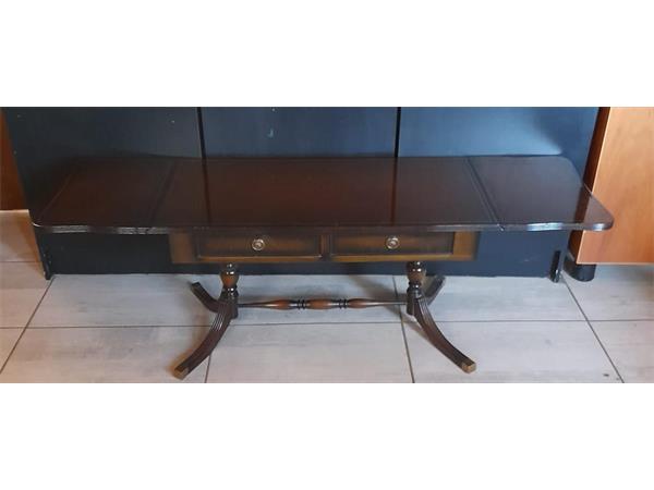 ~/upload/Lots/51498/3ceqr2lvmci76/Lot 041 Paker and Knoll Antique Dropleaf Coffee Table (3)_t600x450.jpg